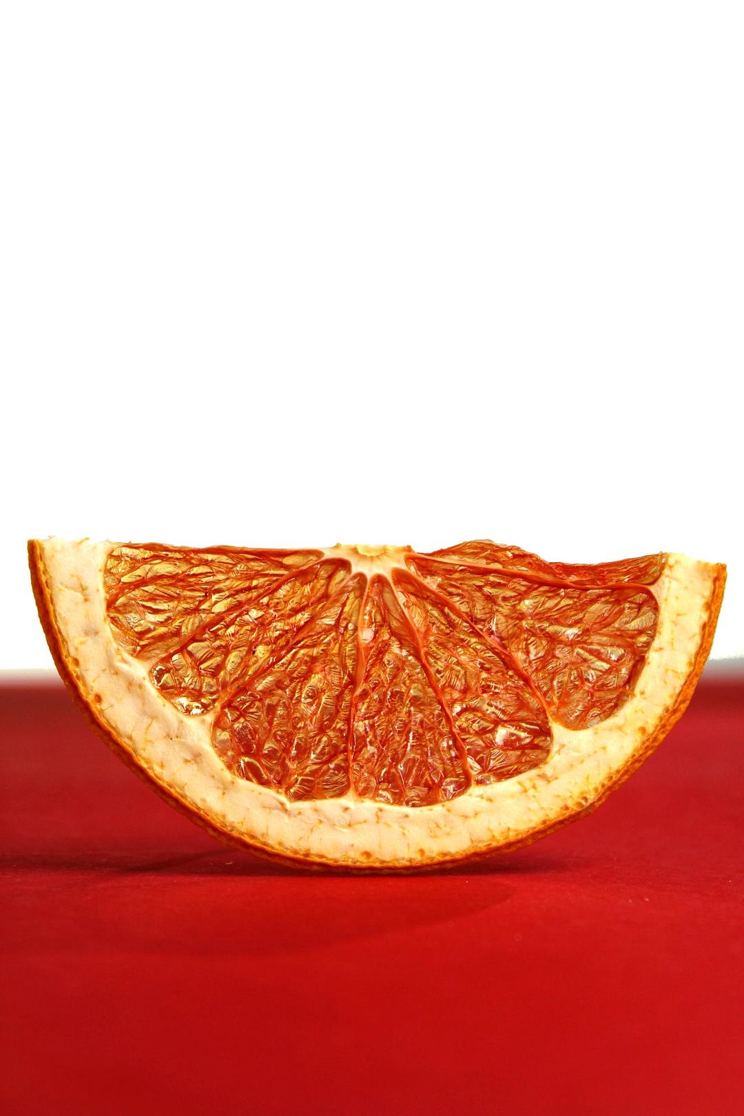 Dried grapefruit chips