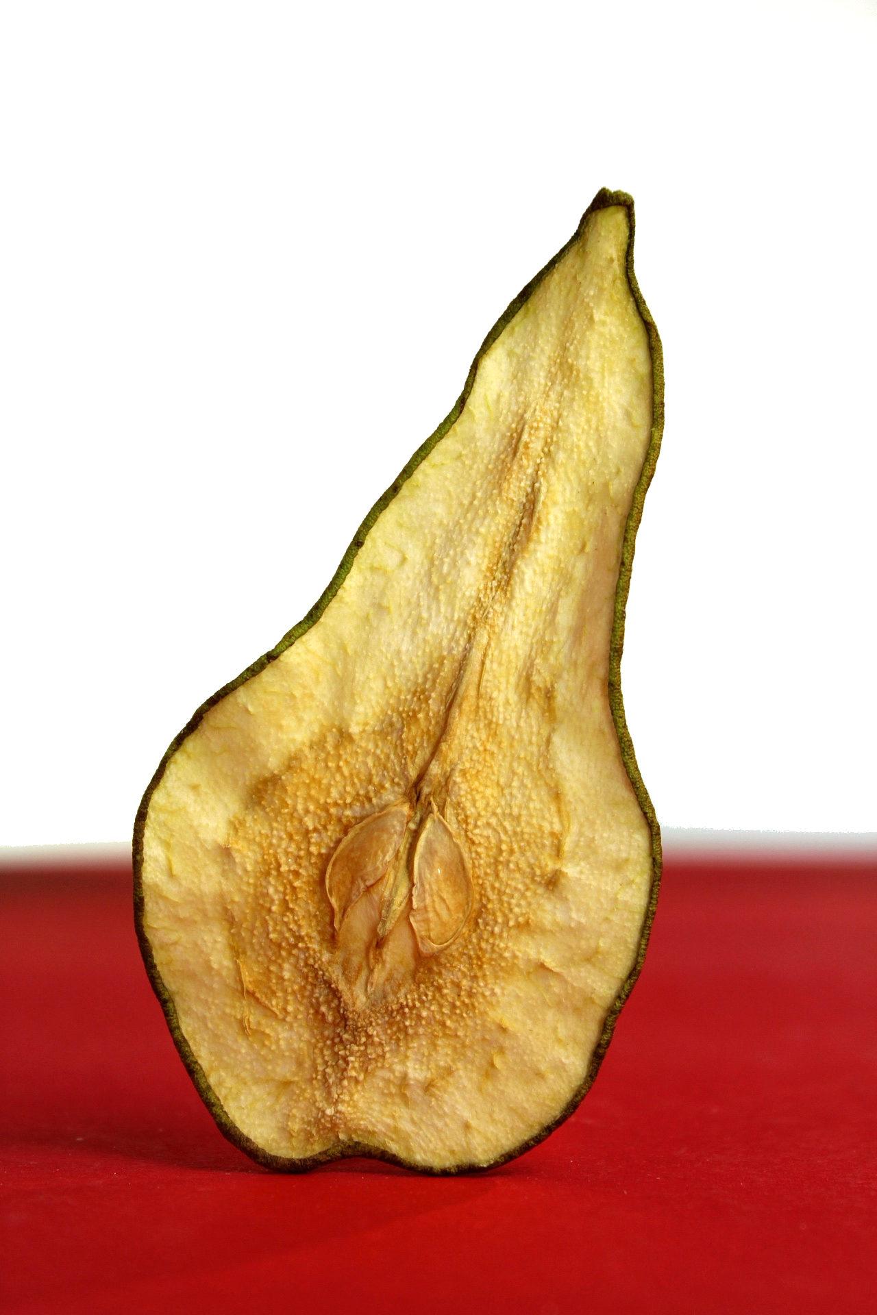 Dried pear chips