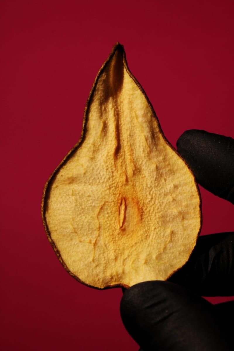 Dried pear chips