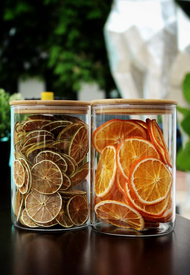 Dried Fruit Chips in Drinks - A Beautiful, Flavorful Upgrade